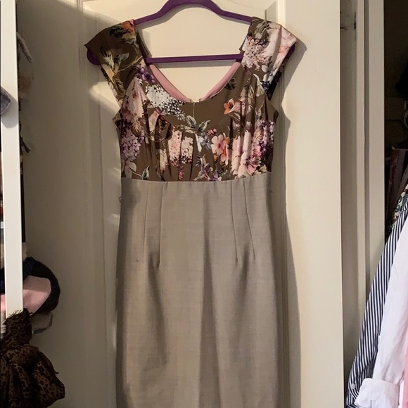 Le Chateau Dress - Picture 2 of 3